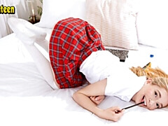 Любители, Жопа, Пальцем, Натуральные сиськи, Тощие, Соло, Молоденькие, Сиськи