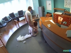 Enthousiasteling, Pijpbeurt, Sperma shot, Sperma in gezicht, Fetisj, Verpleegster, Kantoor, Kut duiken