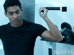 Muscular teen Zario Travezz swallows warm cumshot after sex