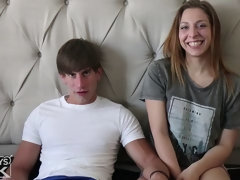 Blonde, Sucer une bite, En levrette, Branlette thaïlandaise, Embrassement, Rasée, Adolescente