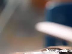 Grosse bite, Sucer une bite, Brunette brune, Hd, Interracial, Monstre, Petite femme, Adolescente