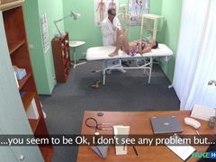 フェラチオ, カップル, 医者, レズビアン, なめる, 看護婦, オフィス, ユニフォーム