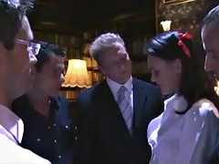 デカパイ, オランダ人, ピアス