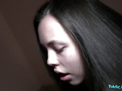 Leie, Blasen, Braunhaarige, Aufs gesicht abspritzen, Geld, Im freien, Pov, Öffentlich