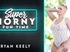 Belle grosse femme bgf, Branlette thaïlandaise, Masturbation, Mère que j'aimerais baiser, Seins naturels, Rasée, Solo, Webcam