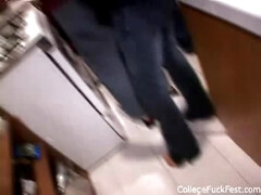 18 jahre, Blasen, Studentin, Muschi, Schulmädchen, Schlampe, Scherzbold, Flotter dreier