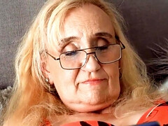 Grosser schwanz, Blondine, Blasen, Pummelig, Fetisch, Oma, Handjob, Strümpfe