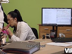 Vip4k. beauty esta lista para tener relaciones sexuales con un agente por dinero en efectivo directamente en la oficina