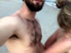 Gros cul, Grosse bite, Sucer une bite, Tir de sperme, De plein air, Public, Pute