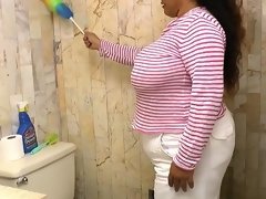 Latina BBW Rosaly makes cleaning the bathroom a bliss