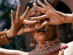 Culo grande, Morena, Indio, Masturbación, Al aire libre, Piscina, Coño, Mojado