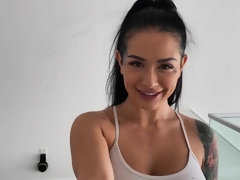 Tetas grandes, Mamada, Morena, Estilo perrito, Pajear, Tatuaje