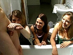 素人, 浴室, ベッドルーム, デカチン, フェラチオ, 指いじり, なめる, ストッキング