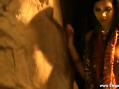 Eleganxia - public movie