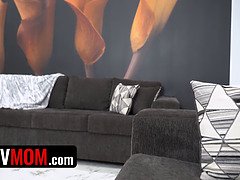 Grote kont, Naakte man aangeklede vrouw, Oudere vrouw, Reusachtig, Moeder die ik wil neuken, Schreeuwen, Stiefmoeder, Tieten likken