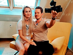 Blondine, Blasen, Hundestellung, Handjob, Pov, Rasiert, Entkleiden, Titten