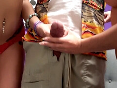 Gros seins, Sucer une bite, En levrette, Faciale, Doigter, Hd, Chatte, Plan cul à trois