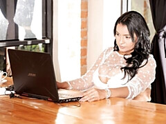 Amateur, Gros cul, Gros seins, Doigter, Masturbation, Mère que j'aimerais baiser, Cheveux courts, Solo