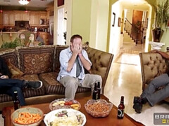 デカパイ, カップル, 顔射, 手コキする, キッチン, ハメ撮り, オッパイの, 妻