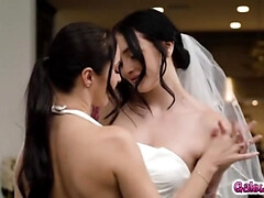 Morena, Fetiche, Peludo, Tacones, Lesbiana, Medias largas, Tatuaje, Tetas