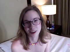 Kinderoppas, Mooi, Grote mammen, Pijpbeurt, Handbeurt, Rijpe lesbienne, Dikke tepels, Tiener