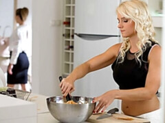 Stellung 69, Grosse titten, Lesbisch, Lecken, Masturbation, Rasiert, Entkleiden, Titten