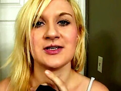 Blonde, Seins naturels