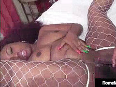 Grote lul, Zwart, Pijpbeurt, Stel, Sperma shot, Zwart, Handbeurt, Kousen