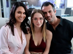 Blasen, Hundestellung, Frau frau mann, Behaart, Natürlichen titten, Schulmädchen, Rock, Flotter dreier