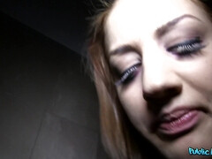 Amateur, Salle de bains, Sucer une bite, Brunette brune, Éjaculation interne, Pov, Public, Adolescente