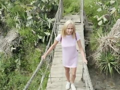 Blonde, Sucer une bite, Européenne, Fille latino, De plein air, Pov, Tatouage, Adolescente