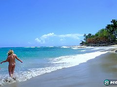 Grote mammen, Badpak, Blond, Bruinharig, Rondborstig, Schattig, Natuurlijk, Natuurlijke tieten