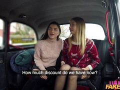 Blonde, Brunette brune, Voiture, Léchez, Piercing, Jupe, Plan cul à trois, Nénés