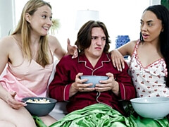 18 jaar, Grote kont, Grote lul, Pijpbeurt, Hondjeshouding, Natuurlijke tieten, Tiener, Tieten likken