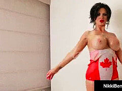 Bad, Braunhaarige, Fingern, Masturbation, Milf, Nackt, Solo