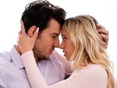 お尻, ブロンド, フェラチオ, バック, 手コキする, なめる, 剃毛, オッパイの