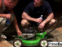 In den arsch, Asiatisch, Grosser schwanz, Grosse titten, Braunhaarige, Spermaladung, Schreiend, Flotter dreier