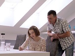 18, フェラチオ, 手コキする, Hd, なめる, マッサージ, オフィス, ティーン