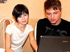 Blasen, Braunhaarige, Hundestellung, Masturbation, Russisch, Dürr, Jungendliche (18+), Flotter dreier