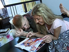 Arsch, Blondine, Blasen, Hundestellung, Natürlichen titten, Zierlich, Dürr, Titten