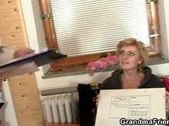 Leie, Oma, Reif, Natürlichen titten, Muschi, Flotter dreier, Titten