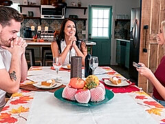 Gros cul, Sucer une bite, Brunette brune, En levrette, 2 femmes 1 homme, Branlette thaïlandaise, Mère que j'aimerais baiser, Plan cul à trois