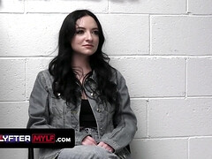 18 jaar, Pijpbeurt, Hondjeshouding, Handbeurt, Likken, Moeder die ik wil neuken, Kut duiken, Taboe