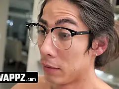 18 años, Mamada, Semen en la boca, Masturbacion con pies, Cuadrupleta, Hd, Orgía, Adolescente