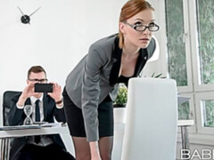 Grote kont, Grote lul, Hondjeshouding, Roodharige vrouw, Secretaresse, Mager, Kousen, Tiener