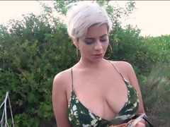 Rubia, Mamada, Pareja, Vestido, Dinero, Al aire libre, Público, Apretado