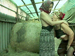 Boederij, Lesbisch, Ondergoed, Rijpe lesbienne, Buiten