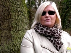 Grosse titten, Blondine, Britisch, Vollbusig, Pummelig, Lesbisch, Milf, Mutti