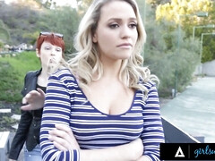 Culo grande, Rubia, Penetracion con dedos, Peludo, Bragas, Coño, Sexo soft, Tetas