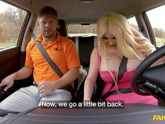 お尻, デカ尻, ブロンド, 車, 開帳, 巨大, ショートヘア, スパンキング